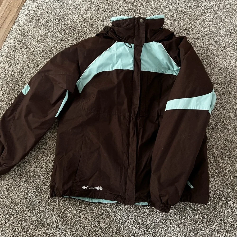 Carhart woman’s winter (ski) jacket with interchangeable zip out coat. - Picture 4 of 5